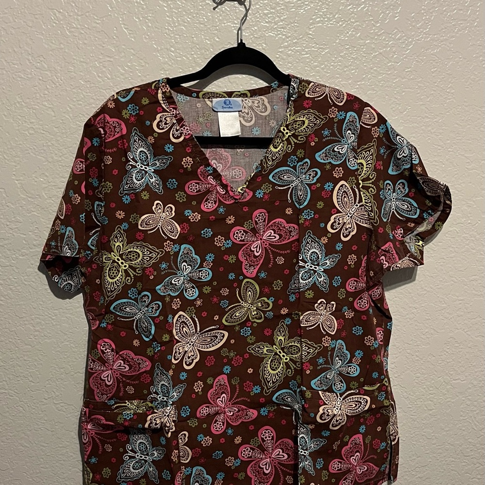 Women’s Butterfly print scrub top